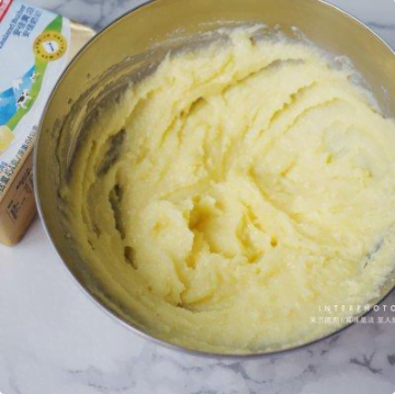 香橙磅蛋糕，甜橙加入到蛋糕中，讓雞蛋蛋糕變的清香無比